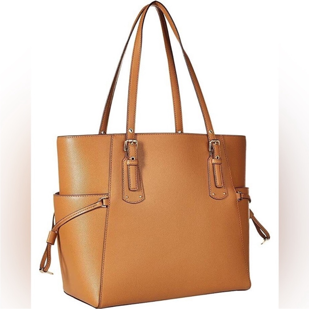 Michael Kors East West Voyager Leather Tote Color:Acorn/Gold. LIKE NEW! 🤗